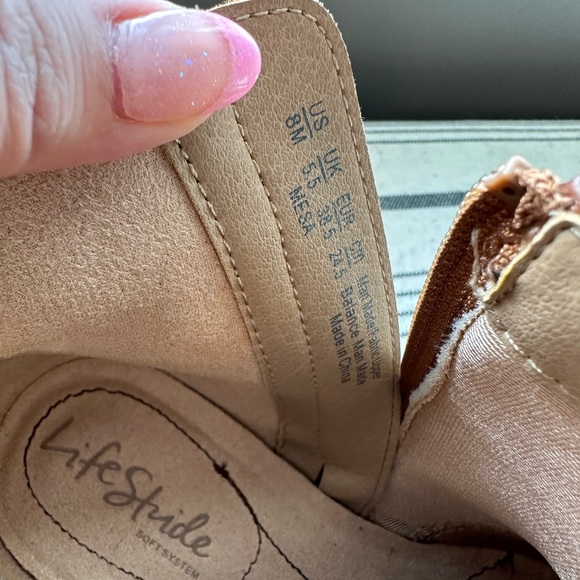 LifeStride Mesa Ankle Bootie - Picture 13 of 14